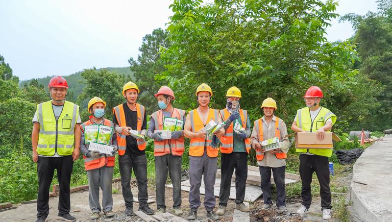 夏日送清涼，聚力促發(fā)展——二分公司工會組織開展“夏送清涼”活動